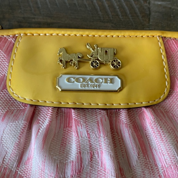 Coach -Wristlet - Picture 4 of 6